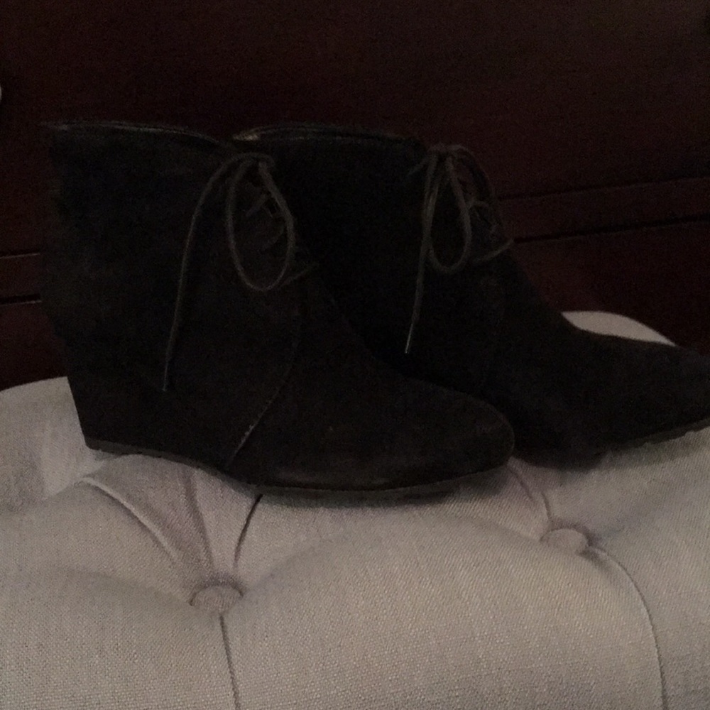 A super cute pair of Clark’s booties!